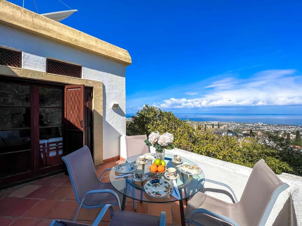 Patio, Day, Natural landscape, View (from property/room), Balcony/Terrace, Seating area, Dining area, Sea view