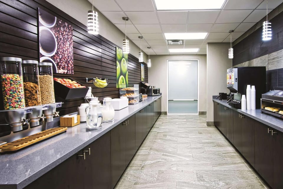 Restaurant/places to eat, Dining area, On site, Breakfast