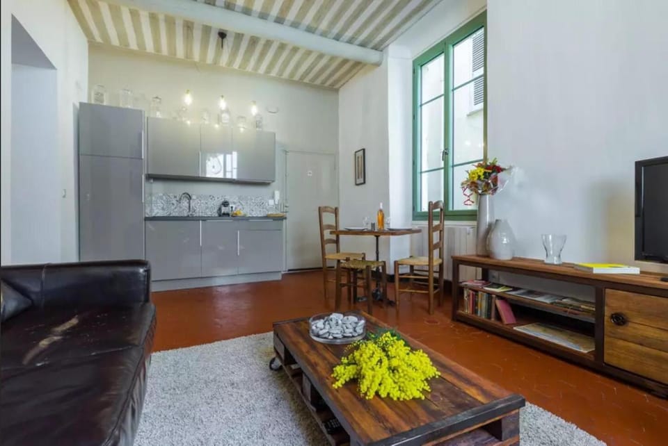 Property building, Seating area