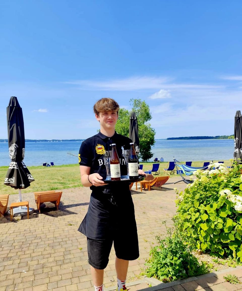 Day, People, Natural landscape, Coffee/tea facilities, Food and drinks, Beach, Food, Guests, Lake view, Drinks