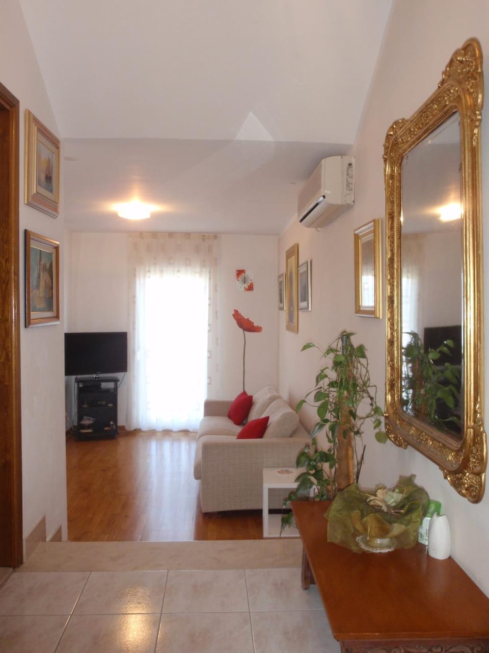 TV and multimedia, Seating area