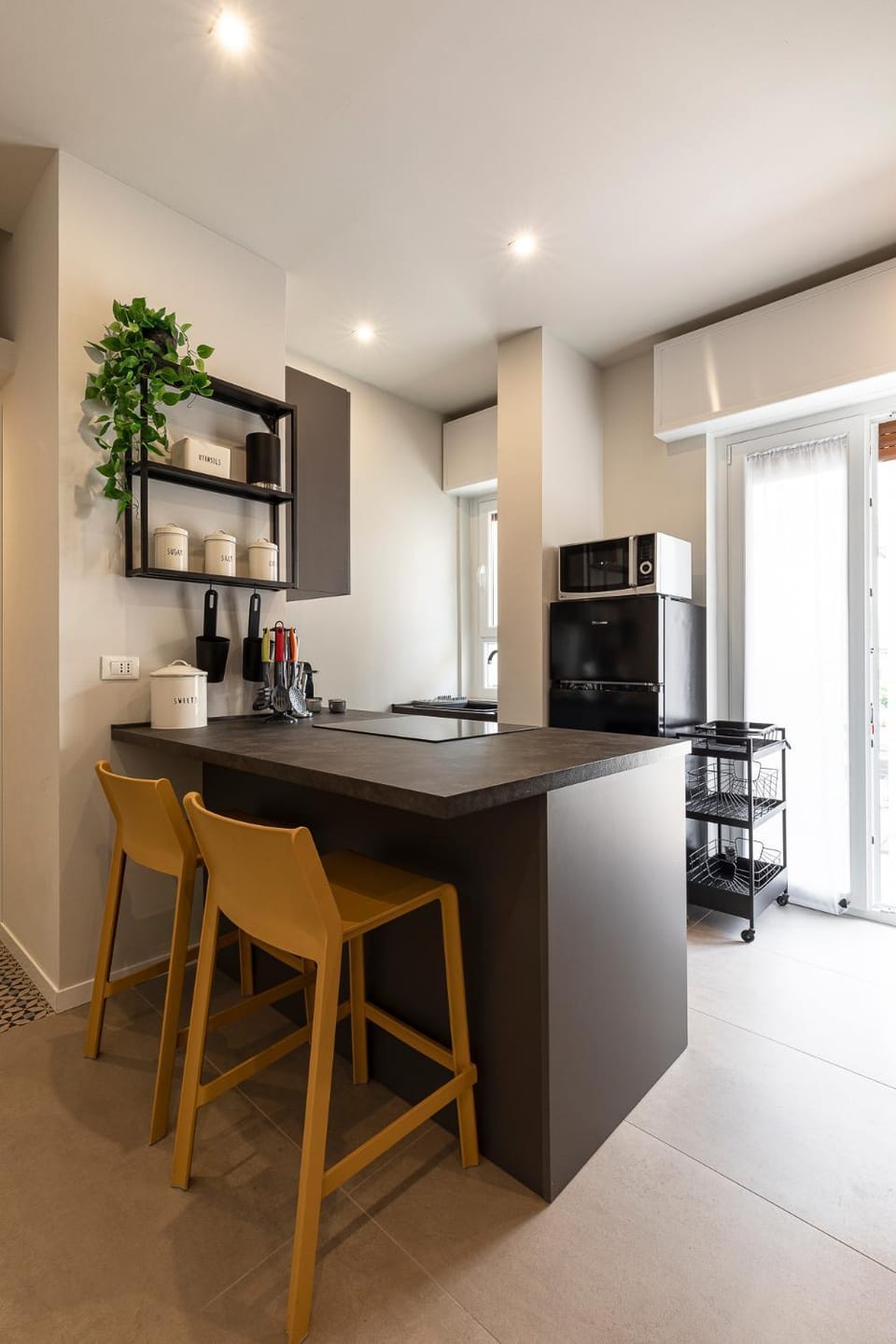 Kitchen or kitchenette, dishwasher, stove