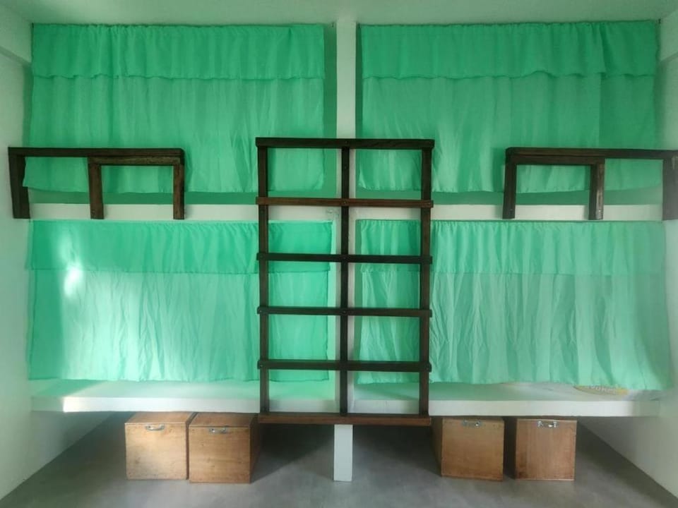 Bedroom, bunk bed
