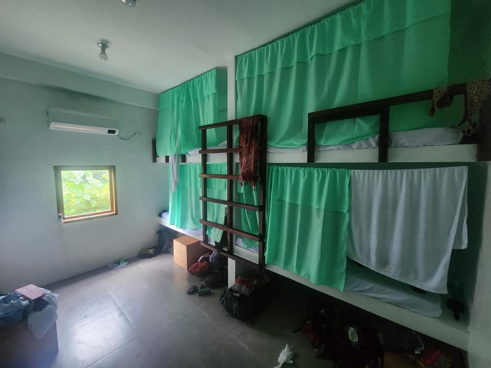 Bed, Photo of the whole room, Bedroom, bunk bed, air conditioner