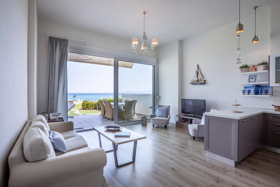 TV and multimedia, Living room, Seating area, Sea view