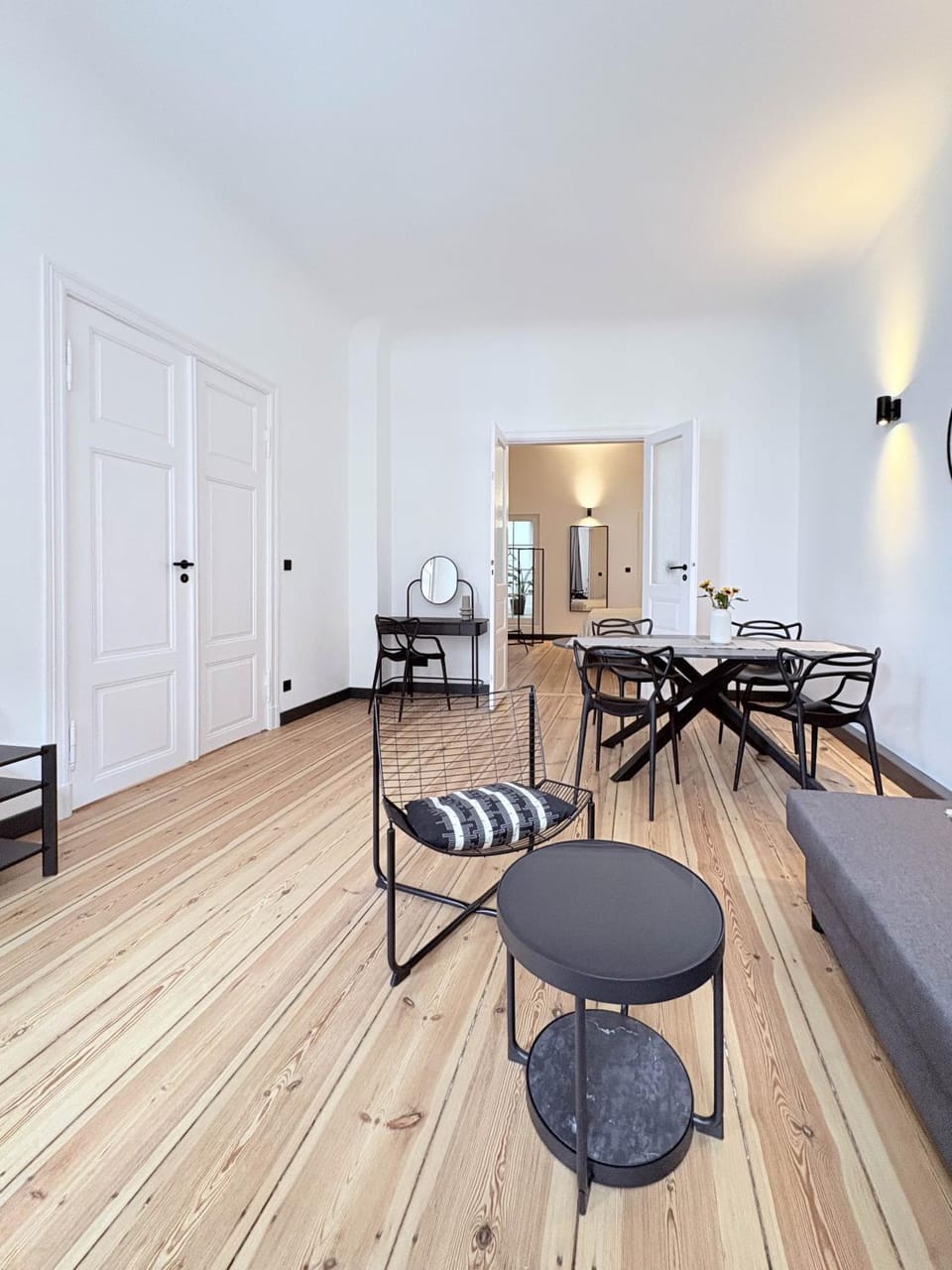 Living room, Photo of the whole room