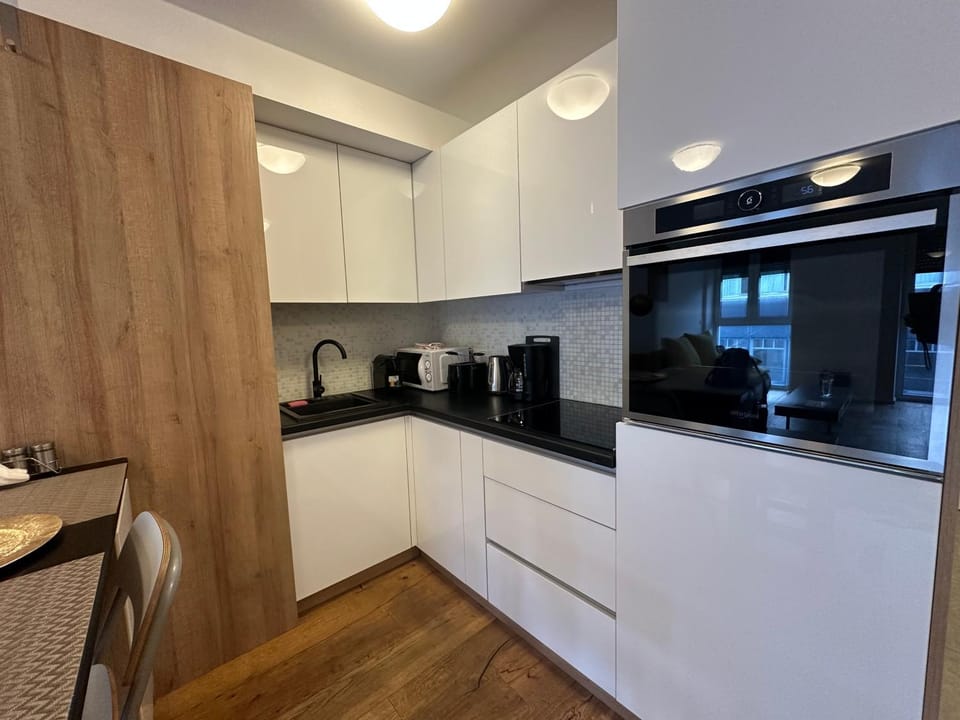 Coffee/tea facilities, Kitchen or kitchenette, stove, toaster