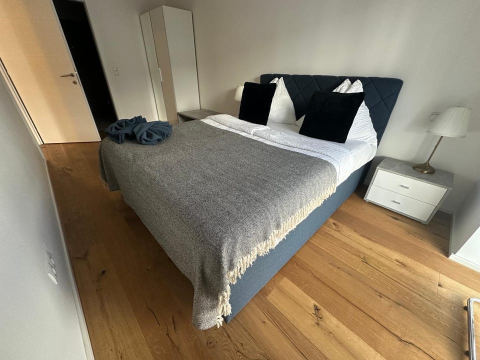 Bed, Photo of the whole room, Bedroom, towels