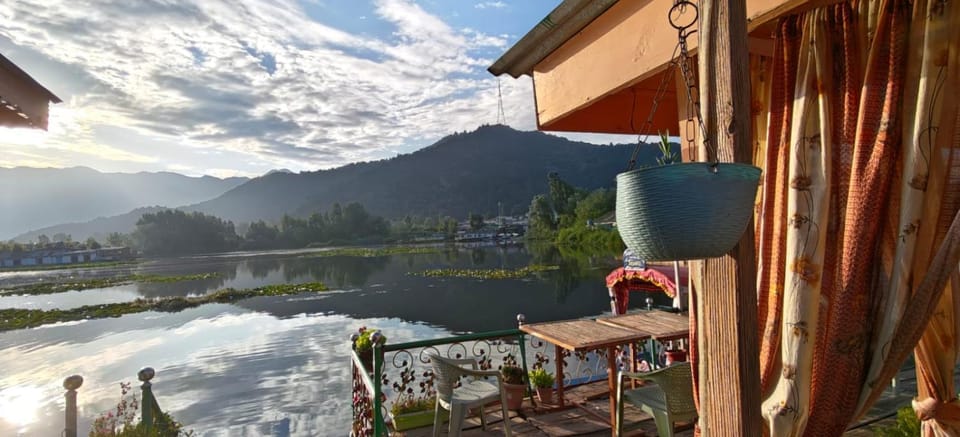 Nearby landmark, Day, Natural landscape, View (from property/room), Balcony/Terrace, Lake view, Mountain view