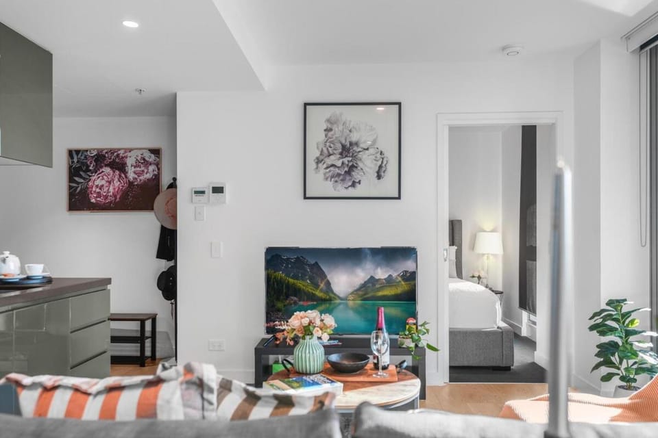 Imagine Marco 1 Bedroom 2 Beds apartment With a Pool Cinema Gym near CBD, Crown Casino & Exhibition centre Apartment in Southbank