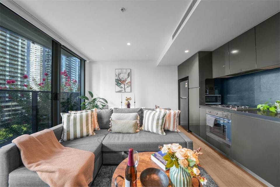 Imagine Marco 1 Bedroom 2 Beds apartment With a Pool Cinema Gym near CBD, Crown Casino & Exhibition centre Apartment in Southbank