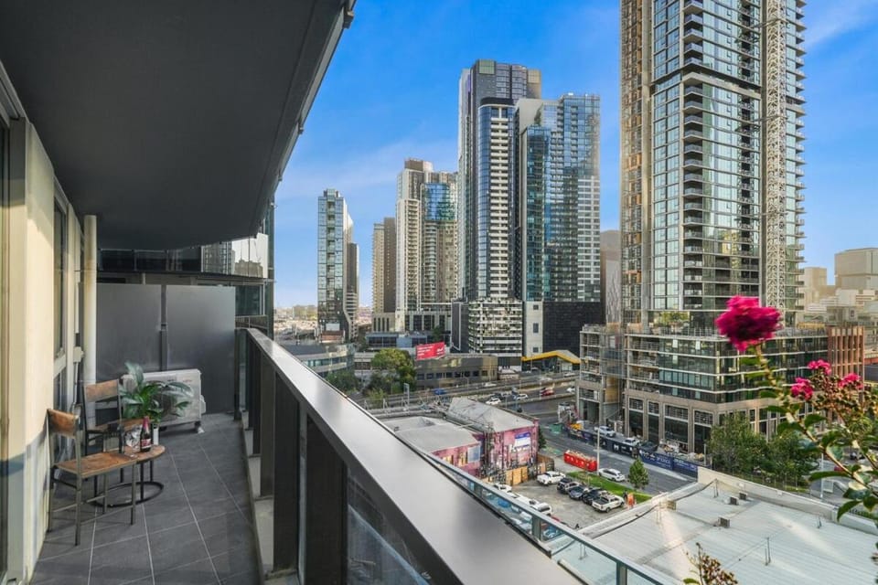 Imagine Marco 1 Bedroom 2 Beds apartment With a Pool Cinema Gym near CBD, Crown Casino & Exhibition centre Apartment in Southbank