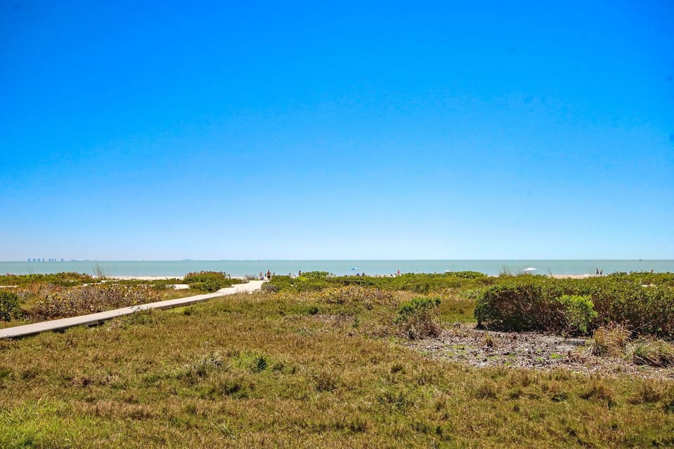 2BR ground floor Sandalfoot condo steps from the beach Sanibel Island 1D1 Apartment in Sanibel Island