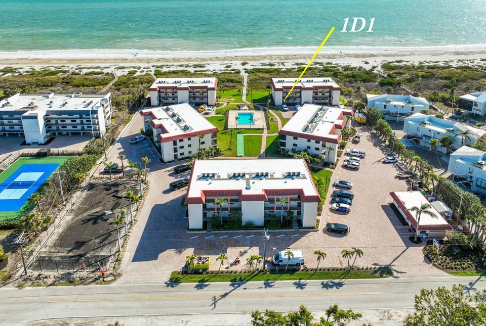 2BR ground floor Sandalfoot condo steps from the beach Sanibel Island 1D1 Apartment in Sanibel Island