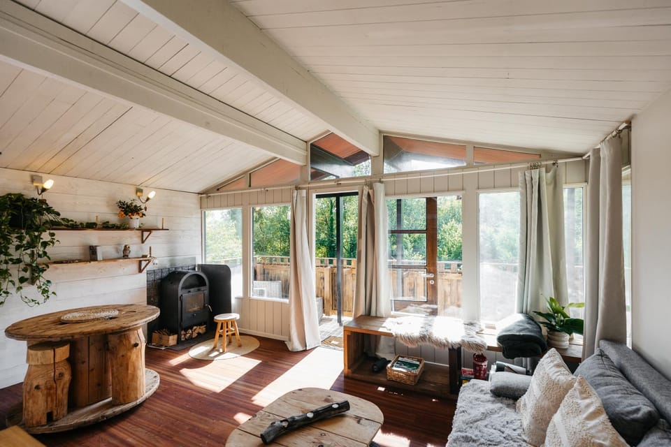 Living room, Seating area, Sunrise