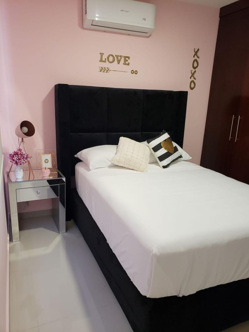 Bed, TV and multimedia, Bedroom, wardrobe, air conditioner