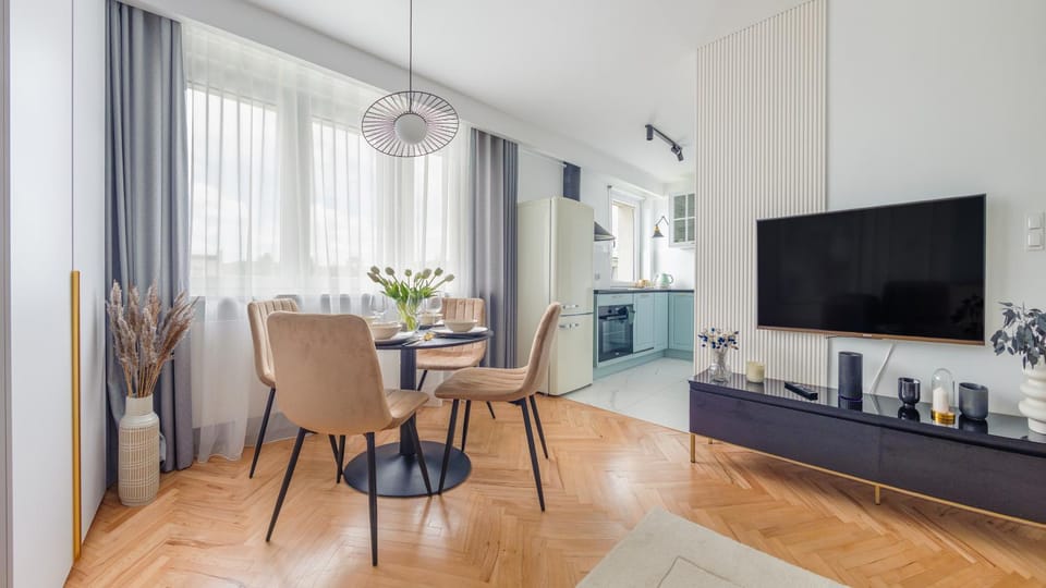 TV and multimedia, Kitchen or kitchenette, Seating area