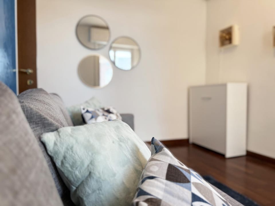 Bed, Living room, Photo of the whole room