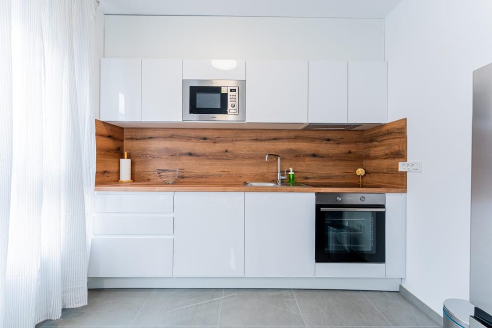 Property building, Kitchen or kitchenette, Family, heating, internet, microwave, oven, stove, kitchen