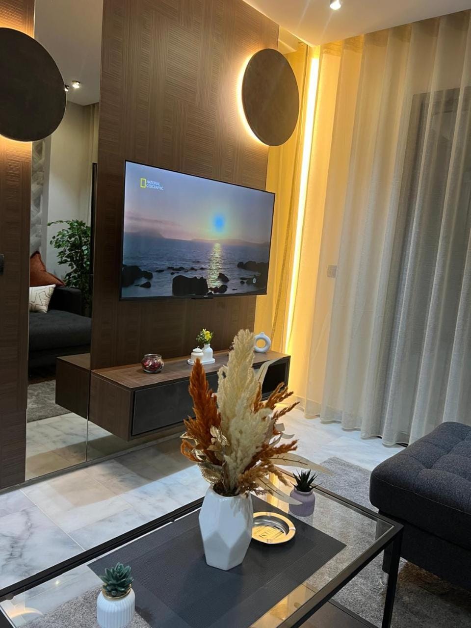 TV and multimedia, Living room, Seating area, Bedroom