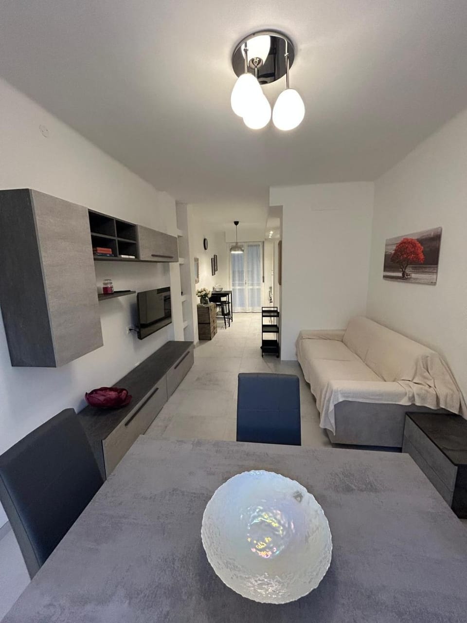 Bed, TV and multimedia, Living room, Seating area, Dining area