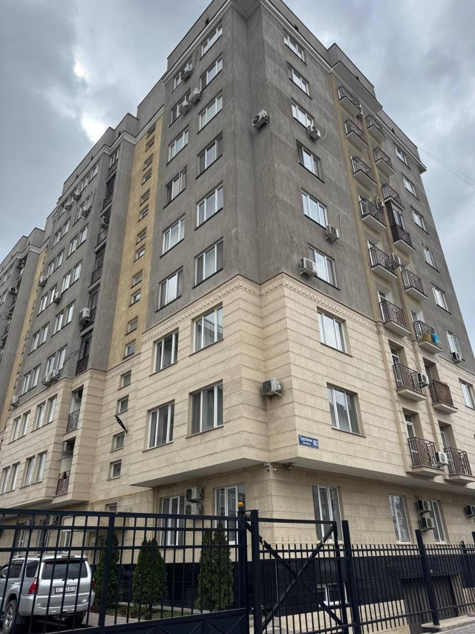 Property building, Day, City view, Location, Parking