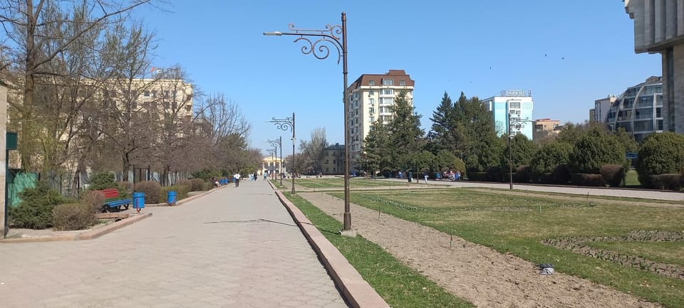 Property building, Spring, Day, Neighbourhood, Natural landscape, City view, Street view