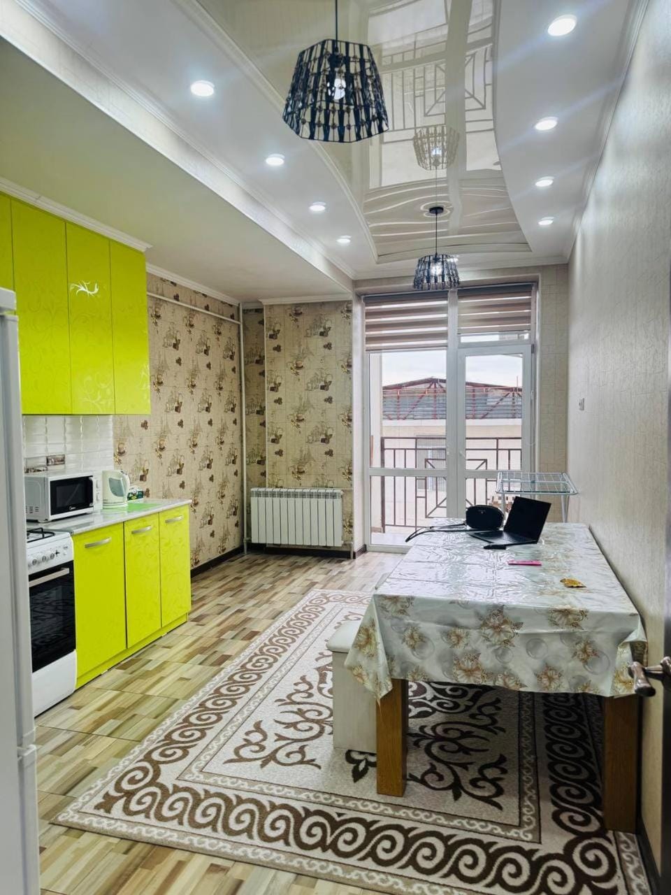 Kitchen or kitchenette, Dining area, minibar, oven, stove