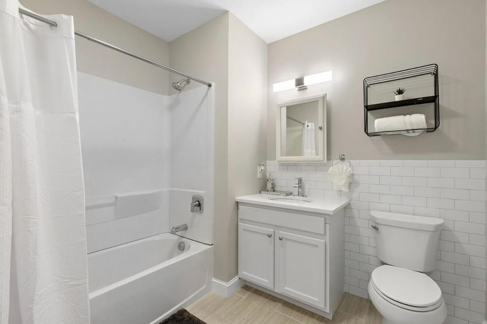 City Views 1BR Free-Parking- Easy NYC Access Apartment in Newark