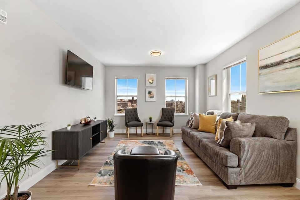 City Views 1BR Free-Parking- Easy NYC Access Apartment in Newark