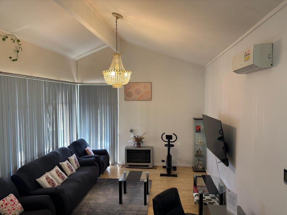 TV and multimedia, Living room, Seating area