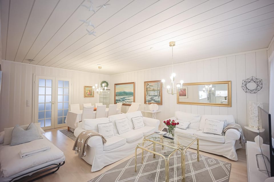 Living room, Photo of the whole room, Seating area, Bedroom