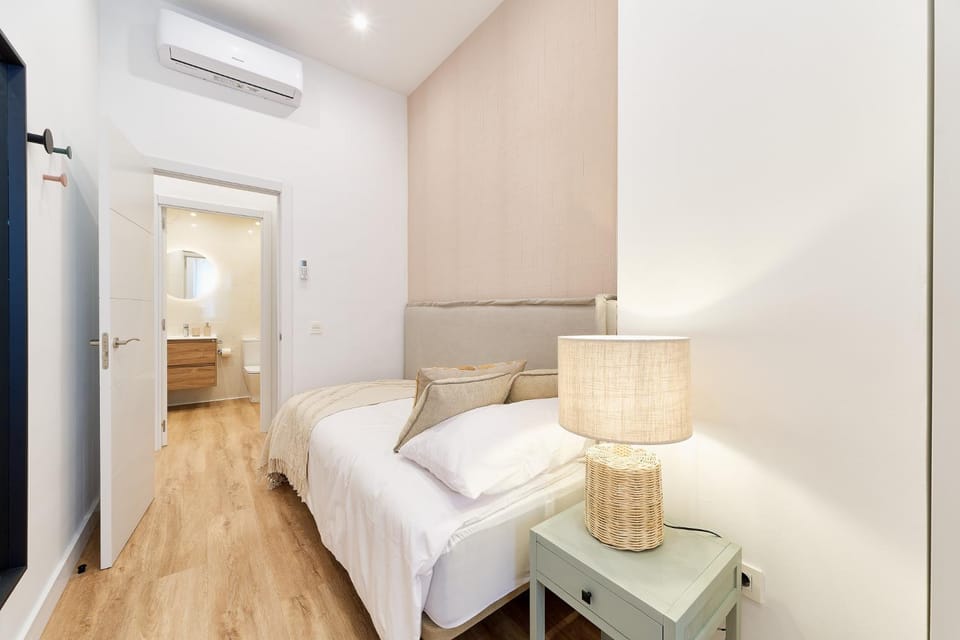 Bed, Photo of the whole room, Bedroom, wardrobe, air conditioner