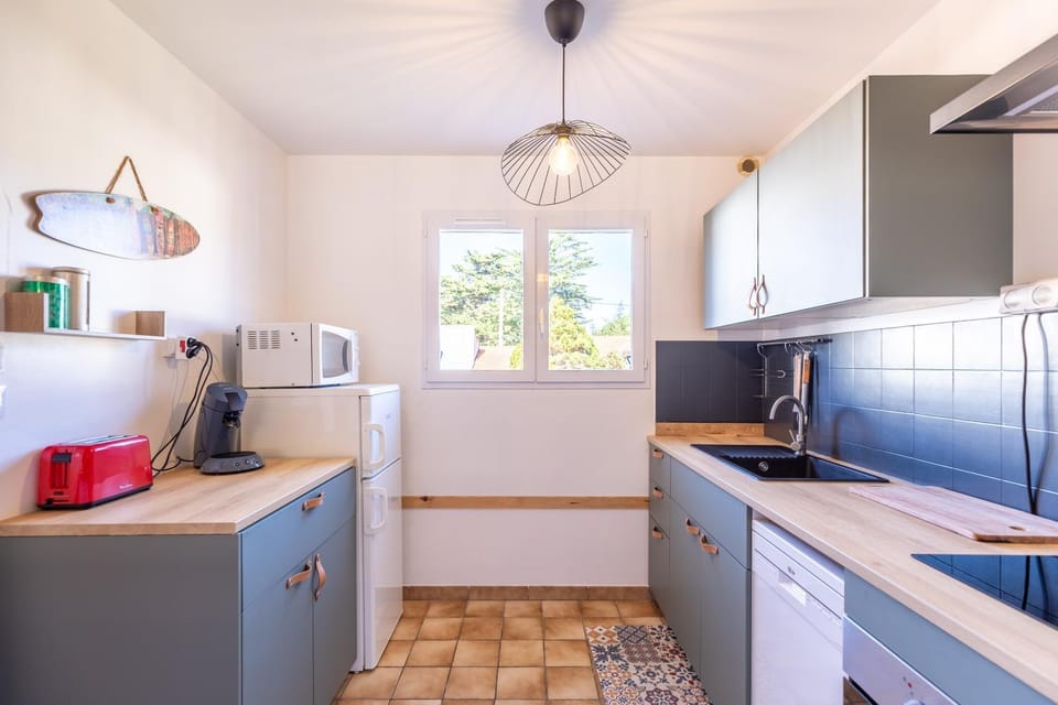 Kitchen or kitchenette, stove