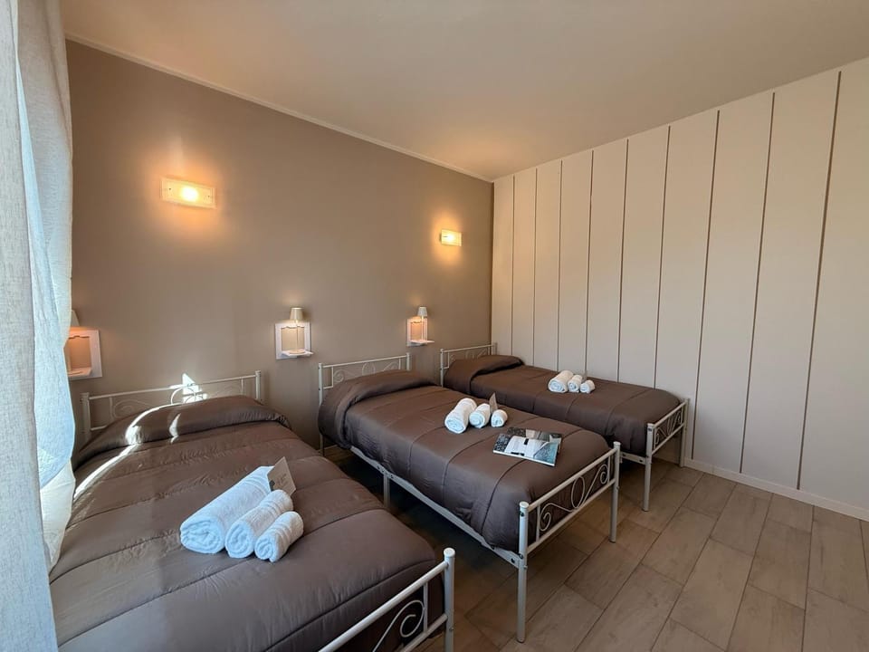 Bed, Massage, Photo of the whole room, Bedroom, towels