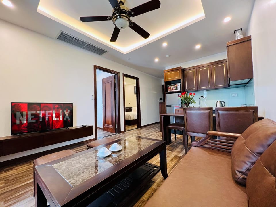TV and multimedia, Kitchen or kitchenette, Living room, Seating area