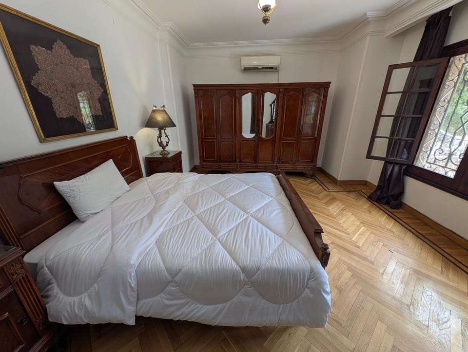 Bed, Photo of the whole room, wardrobe, air conditioner