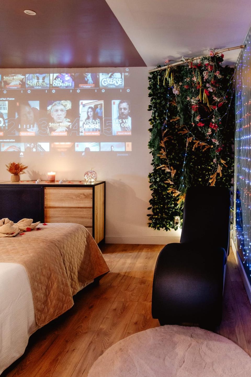 TV and multimedia, Photo of the whole room, Bedroom
