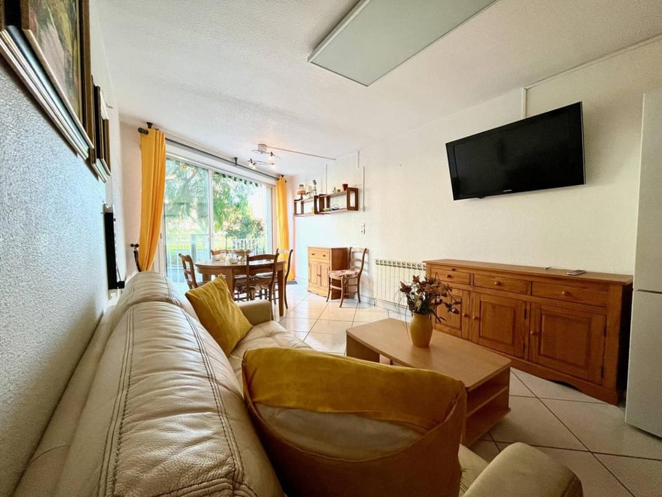 TV and multimedia, Seating area