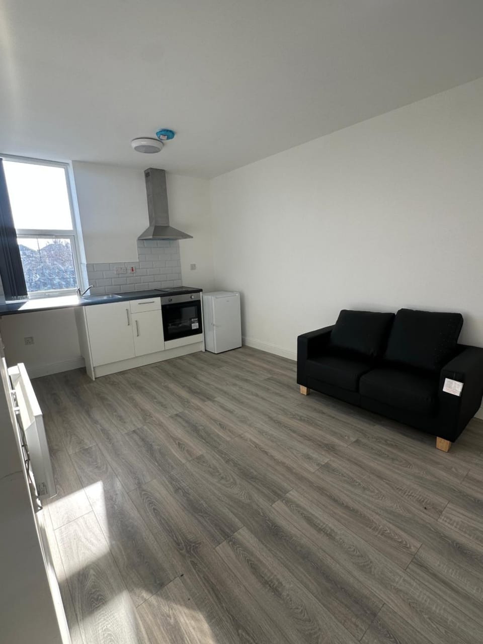 2 Bed Sizeable Station House Apartment - Free Wifi, Parking & EV Apartment in Scunthorpe