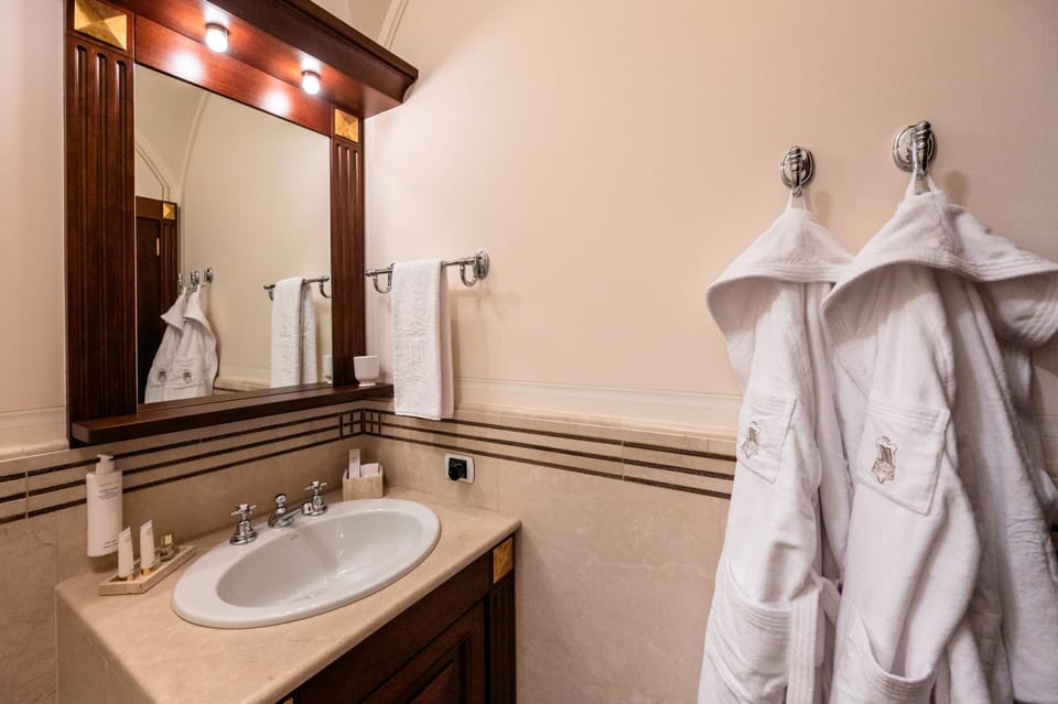 Bathroom, towels