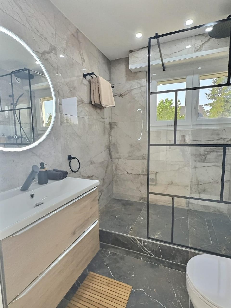 Shower, Bathroom, towels