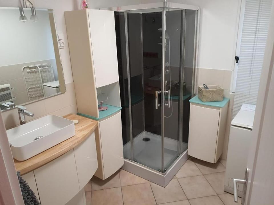 Shower, Bathroom, washing machine, washing machine