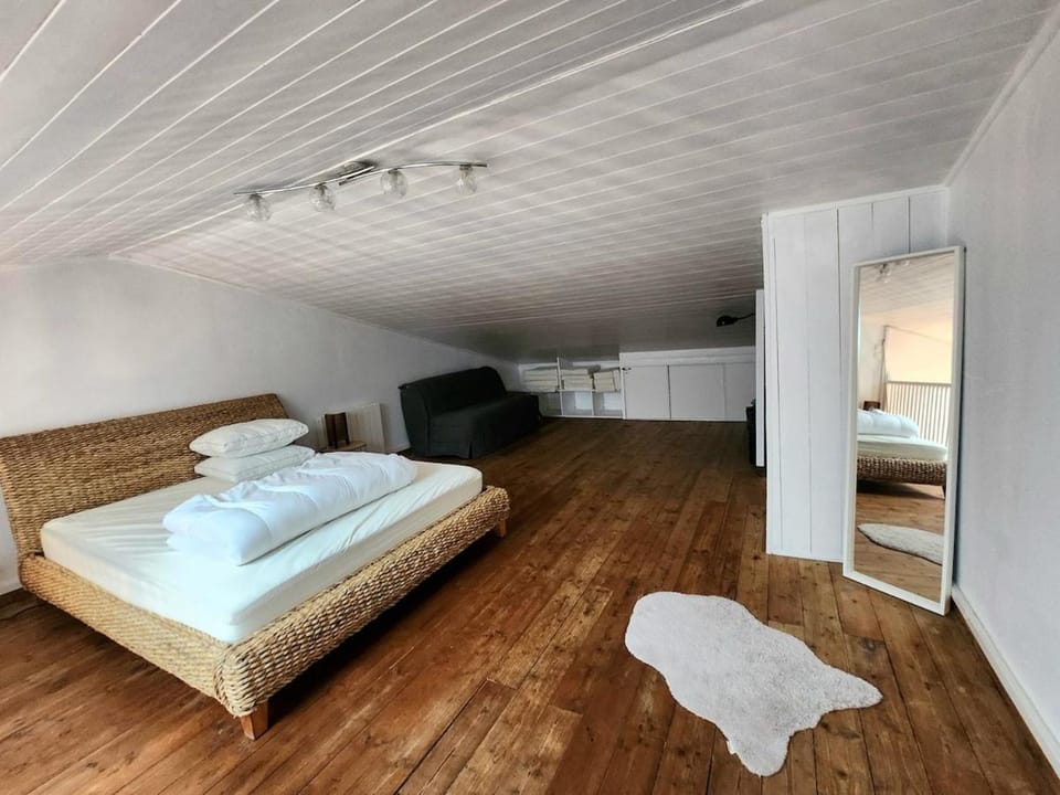 Bed, Photo of the whole room, Bedroom, wardrobe
