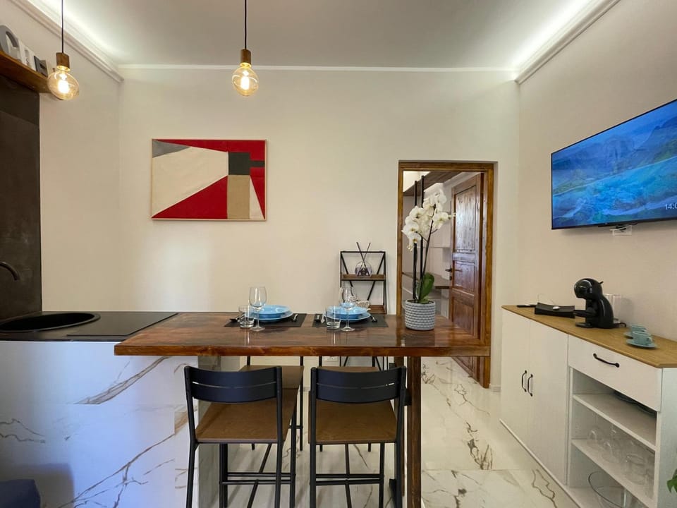 TV and multimedia, Kitchen or kitchenette, Dining area