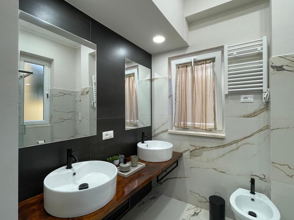 Shower, Toilet, Bathroom, bidet, towels