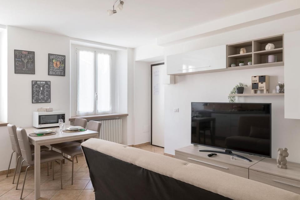 TV and multimedia, Living room, Dining area