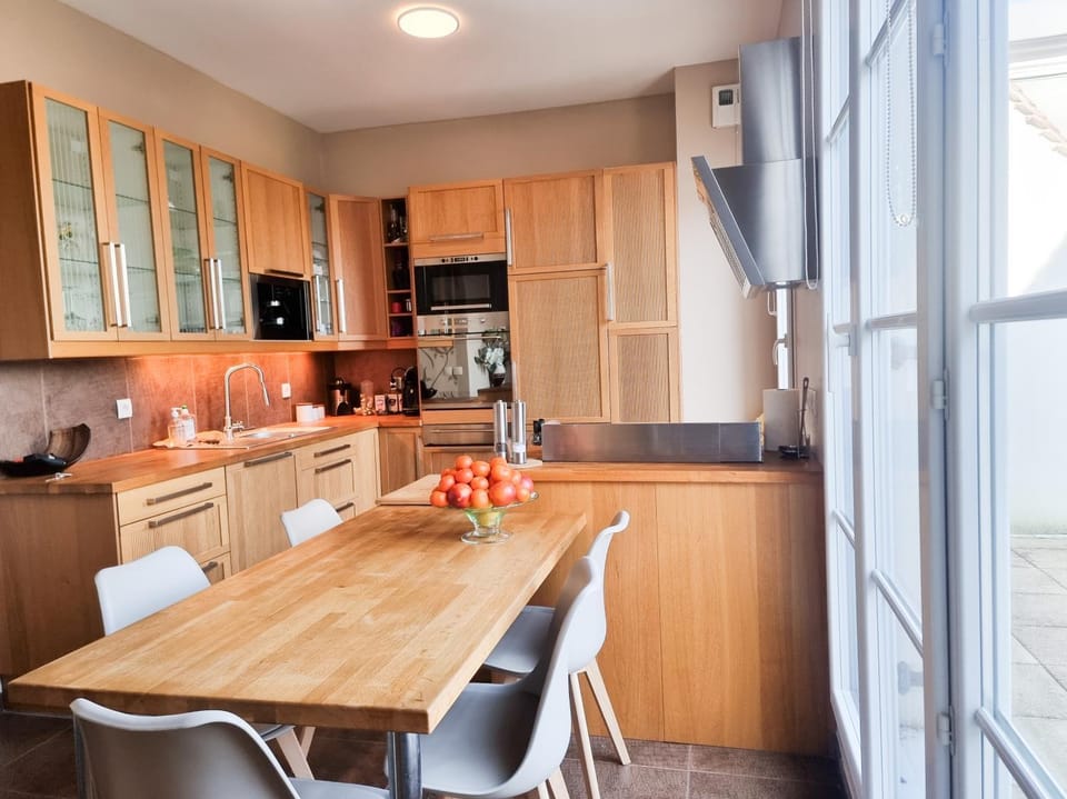 Dining area, Meals, kitchen