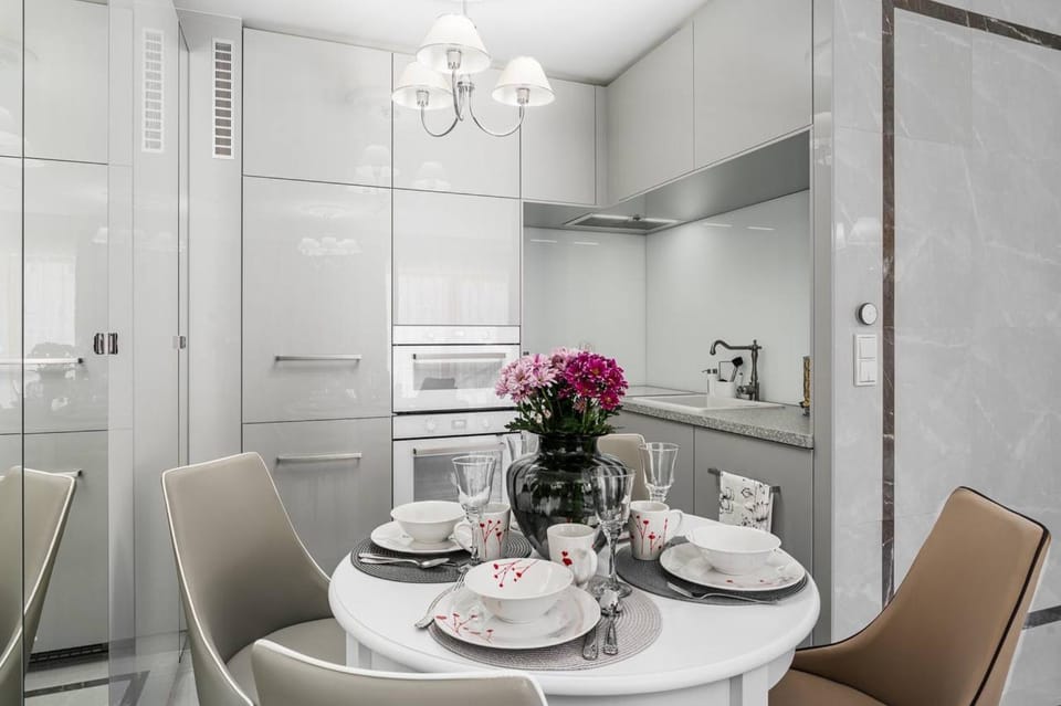 Coffee/tea facilities, Kitchen or kitchenette, Living room, Seating area, Dining area