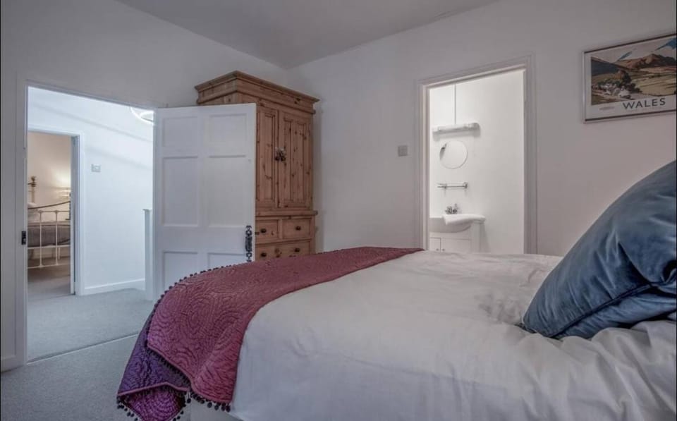 Calebs Cottage- Solva harbour House in Saint Davids